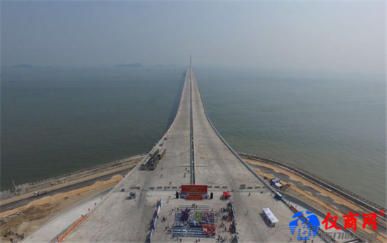 港珠澳大橋成為世界橋梁建設(shè)史上的“王冠”