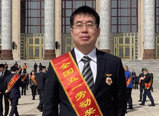全國五一勞動獎章獲得者：楊春寶